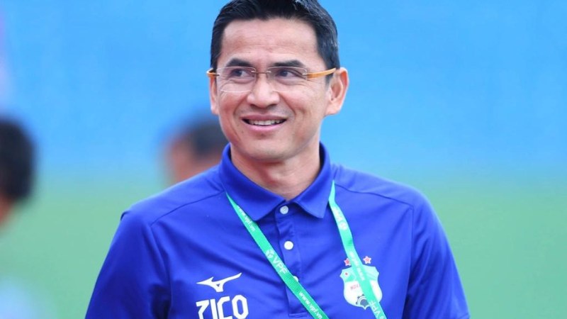 Kiatisak với ĐT Việt Nam